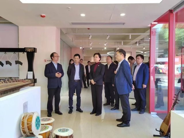时任江苏省政府副省长徐缨在南艺调研指导,校党委书记俞锋、校长张凌浩陪同.png 2025-04-27浏览次数